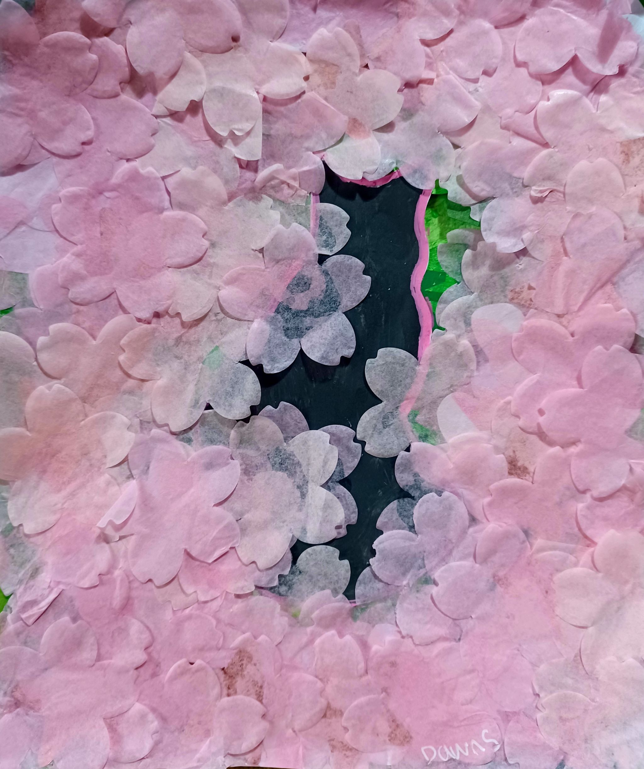 A Cat is hiding in the Blossoms!